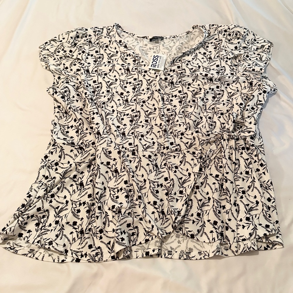 NWT! Plus size 3X blouse